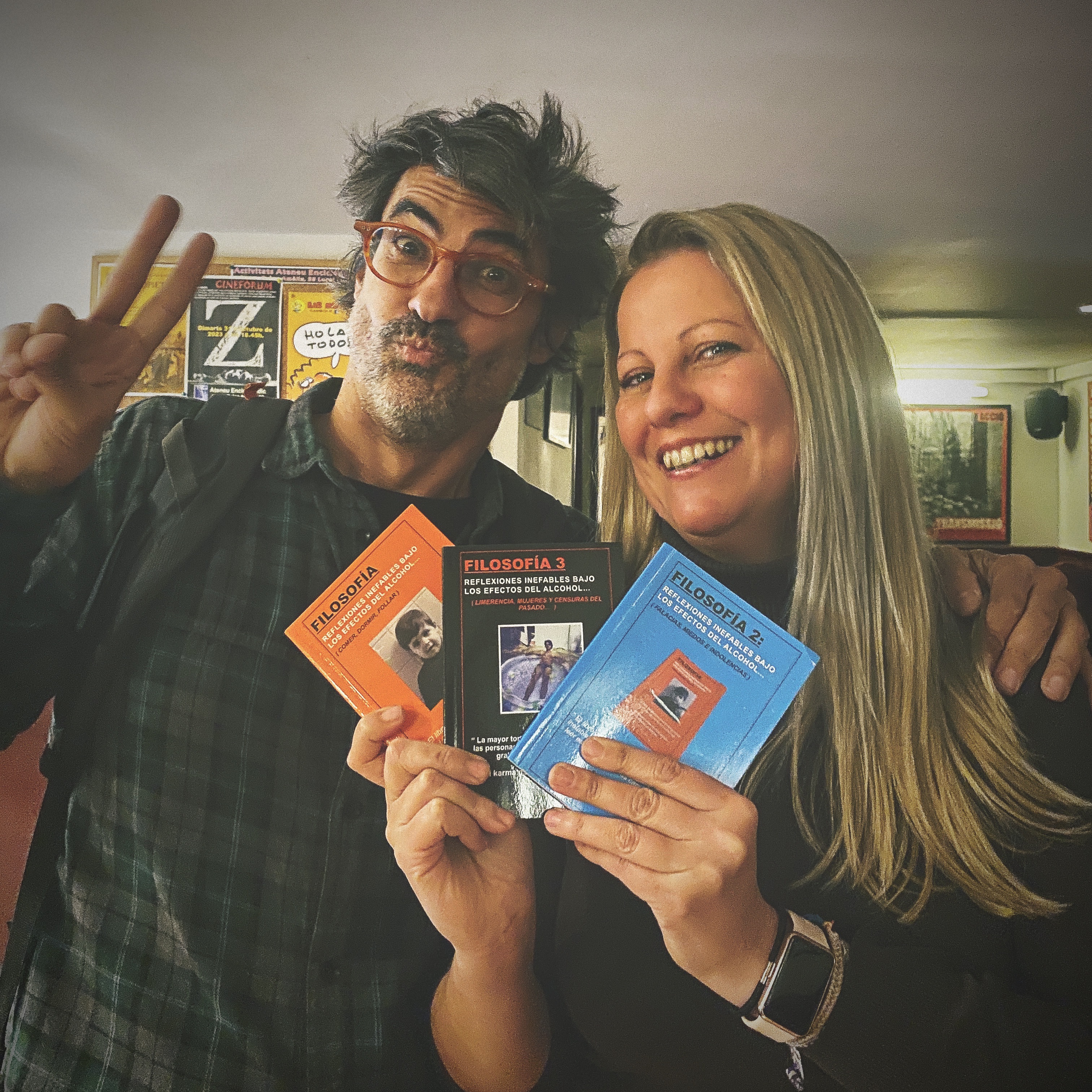 profesora-compra-los-libros-reflexiones-inefables-makinavaja