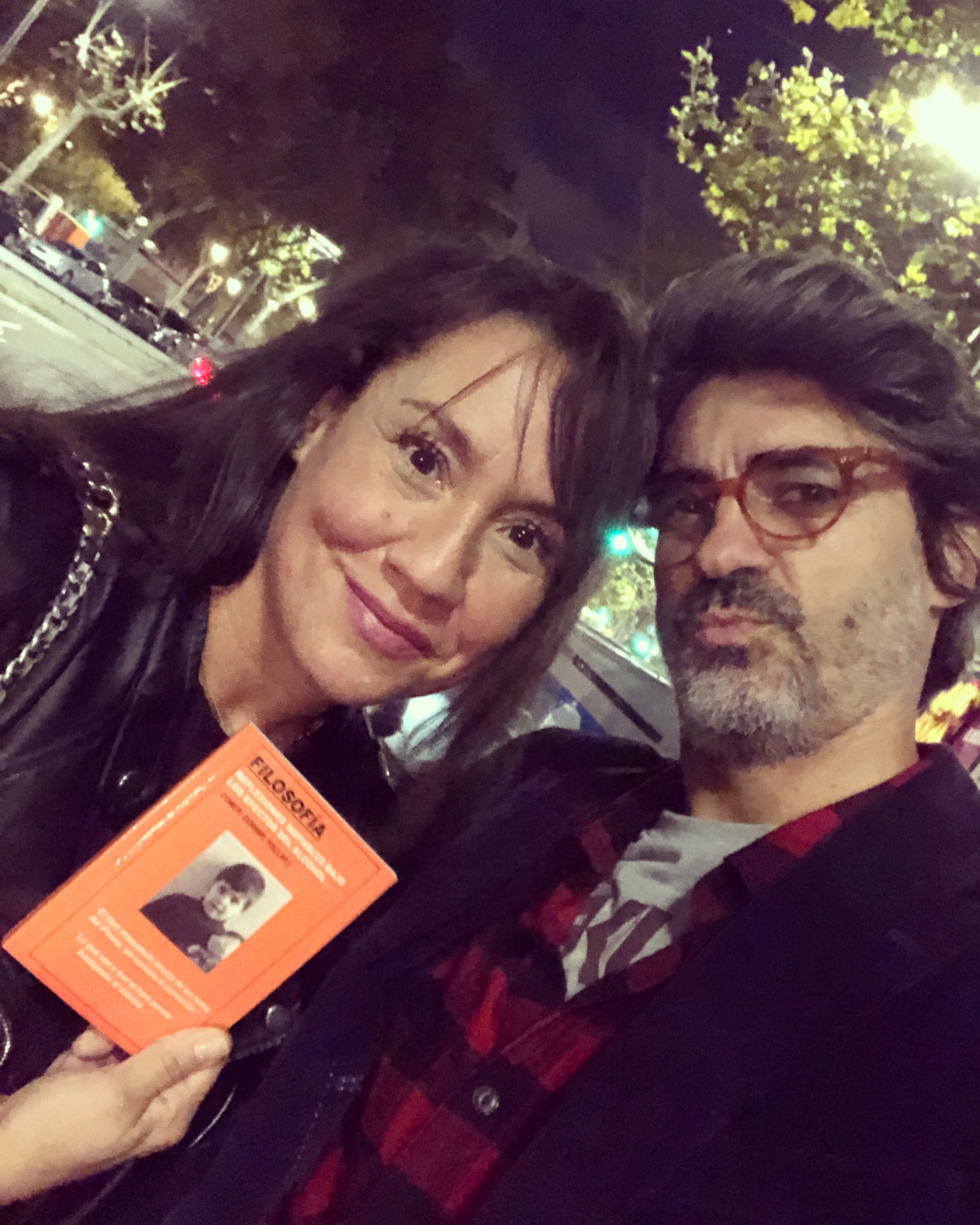 maria-ex-sergio-happy-con-libro-reflexiones-inefables