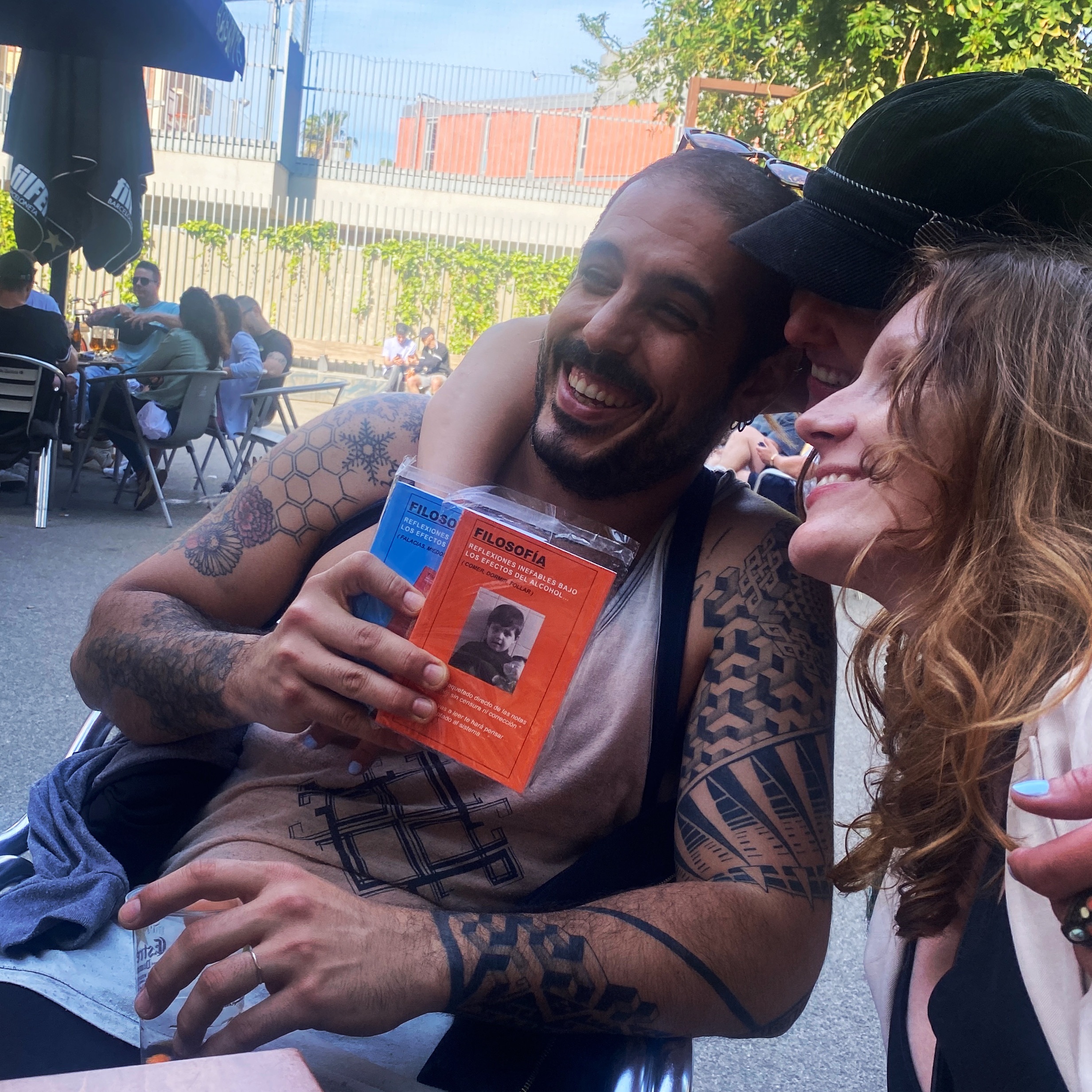 fiestero-bar-leo-barcelona-con-libros-reflexiones-inefables