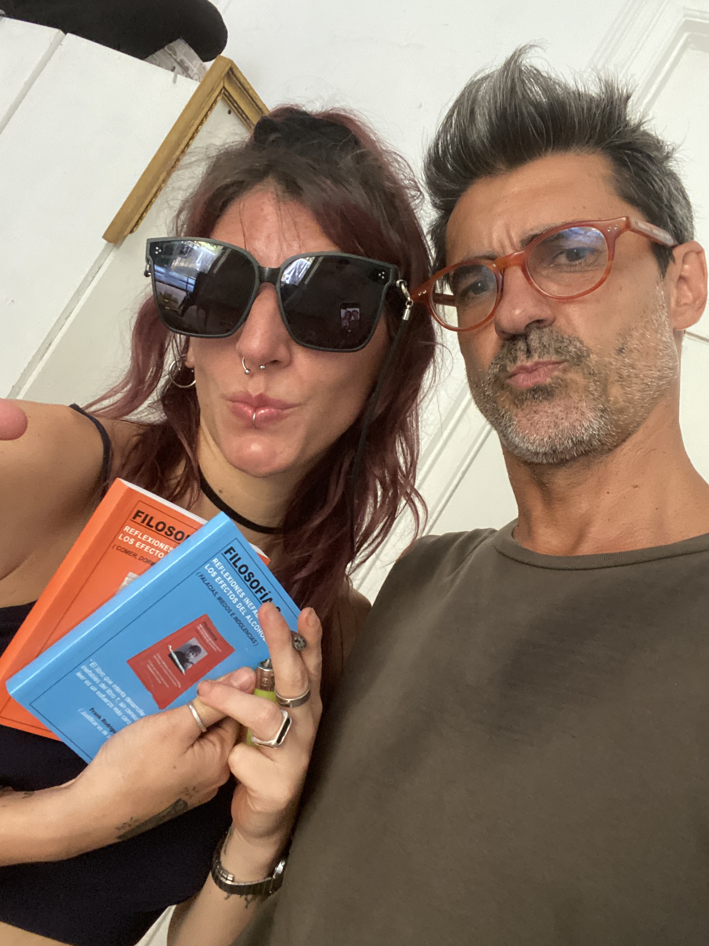 vele-gordon-fiester-con-libros-reflexiones-inefables