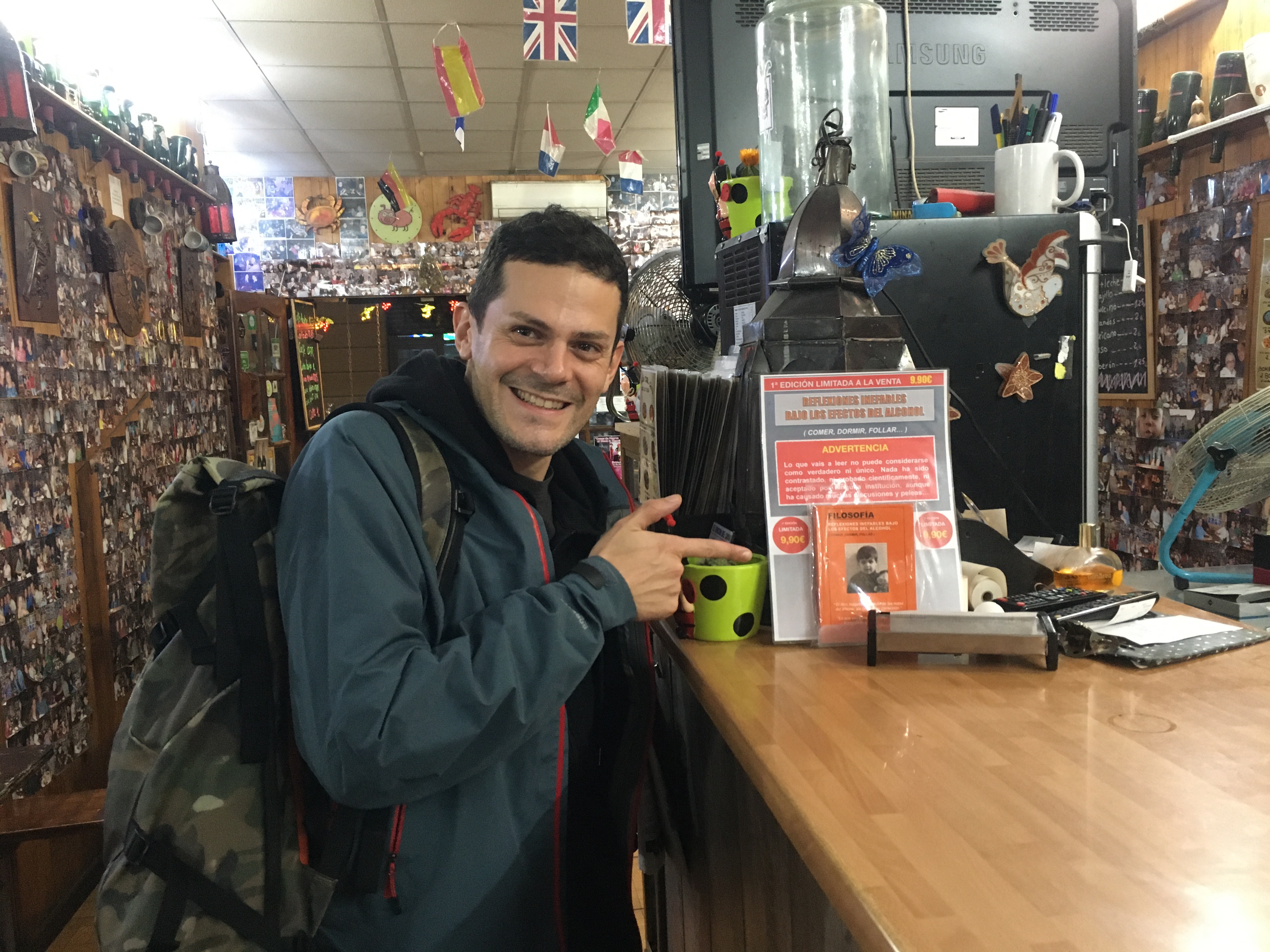 fausto-expositor-libro-reflexiones-inefables-rincon-del-cava