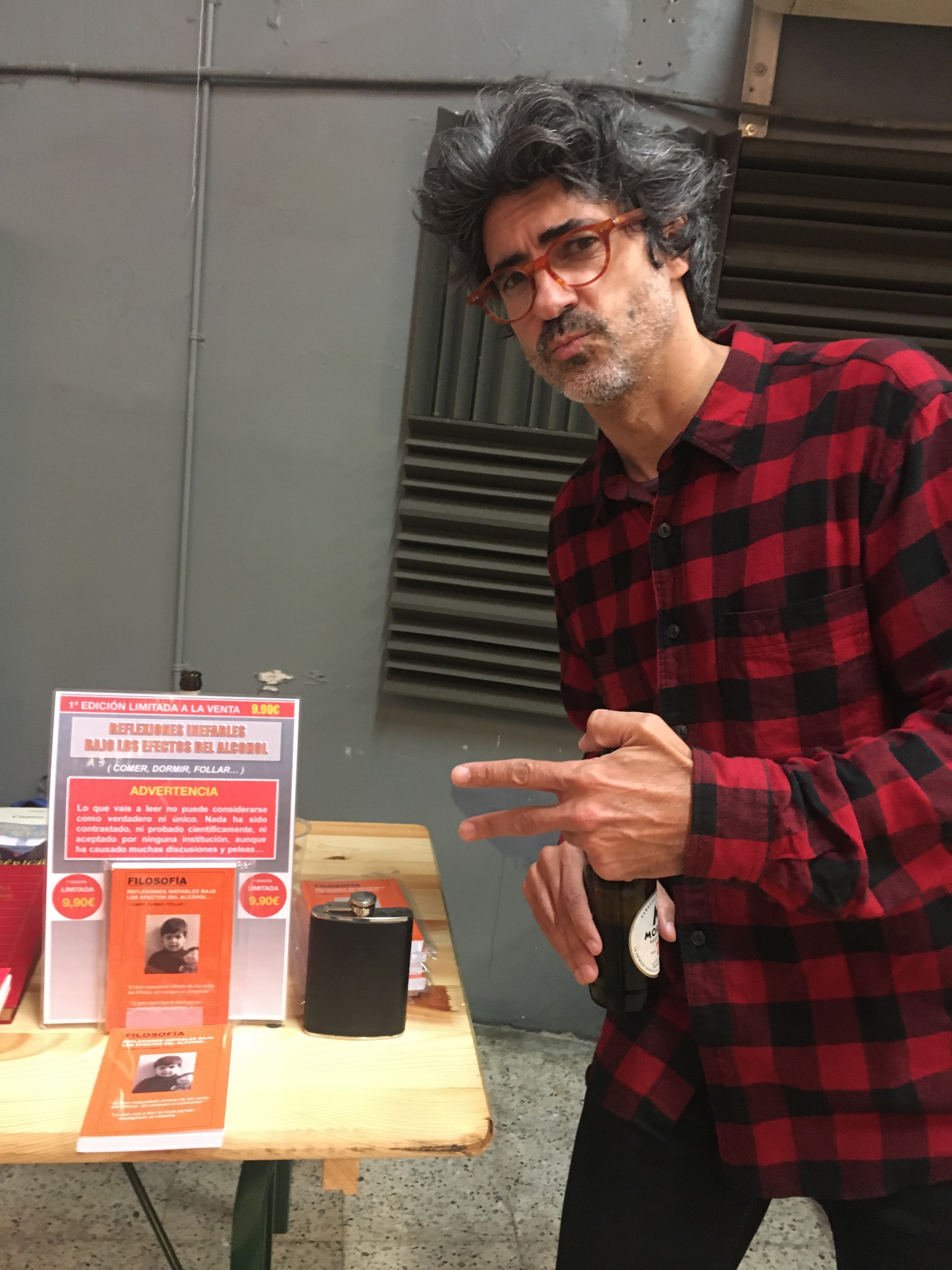 yo-sant-jordi-puesto-libros-reflexiones-inefables-maumau