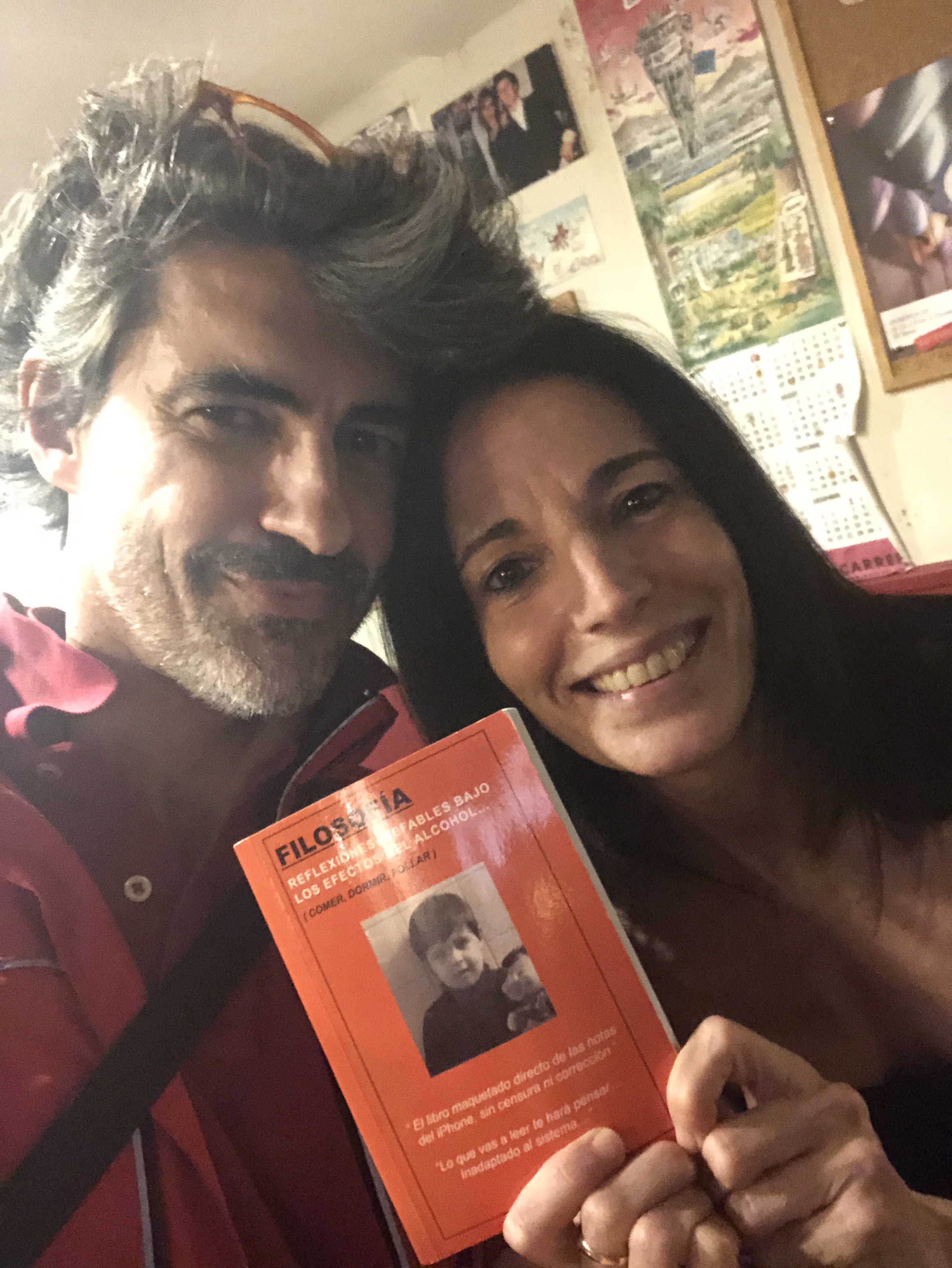 mega-fan-irene-enfermera-maki-con-libro-uno-reflexiones-inefables