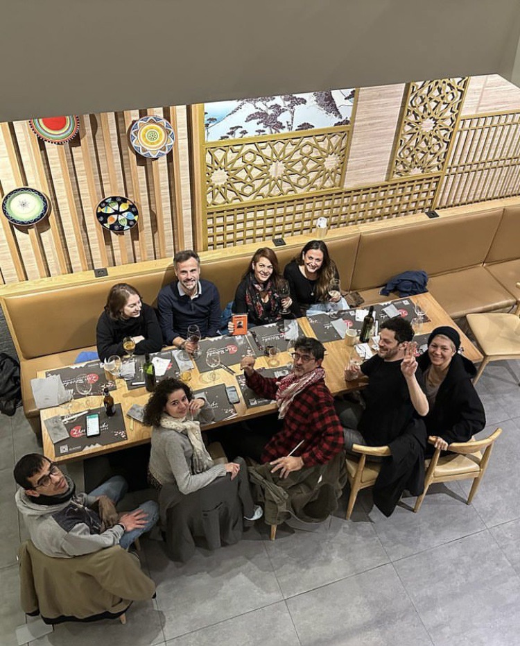 cena-japo-tenis-play-exponiendo-libro-reflexiones-inefables