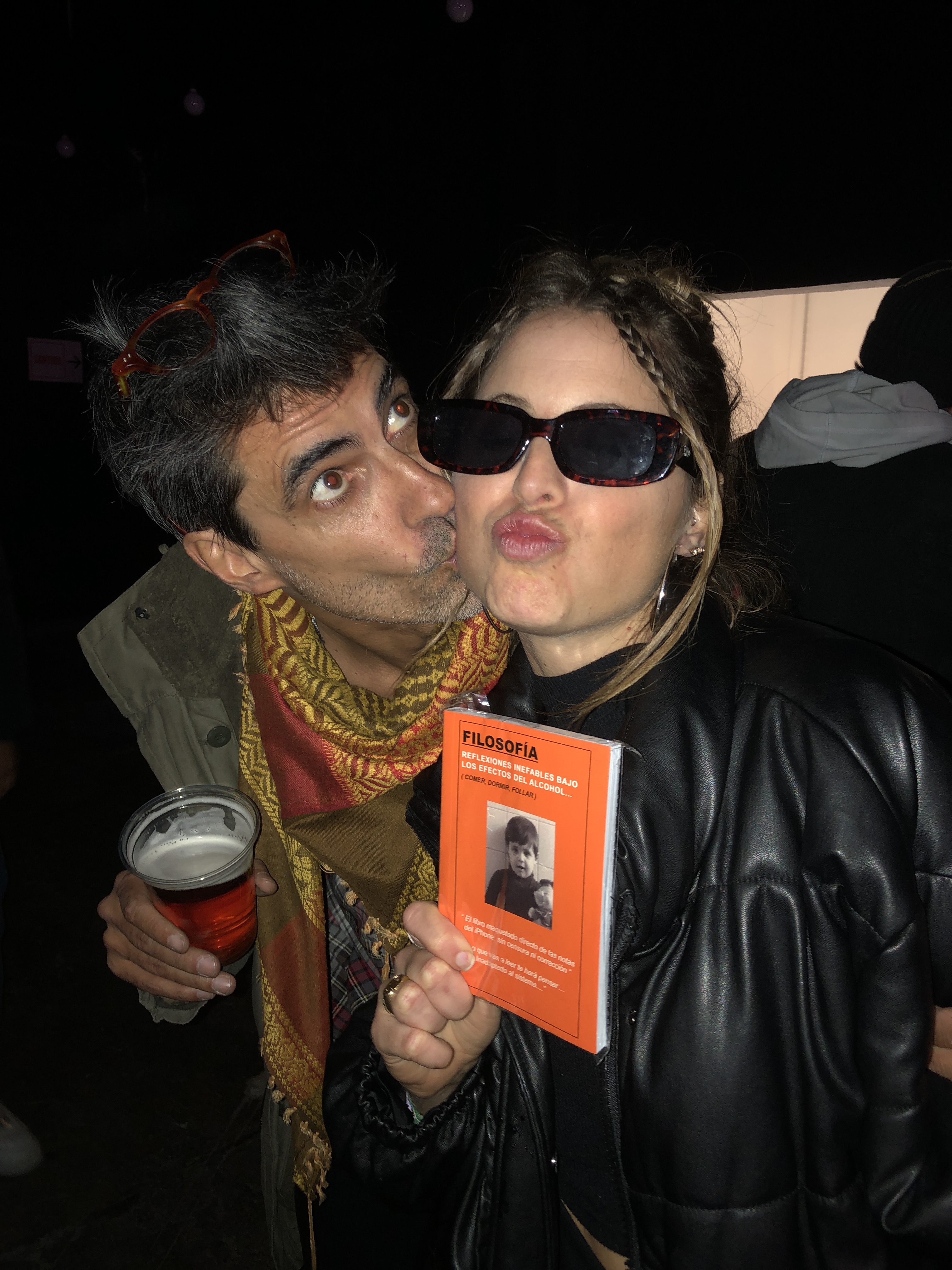 liuzmila-argentina-crazy-party-kt-con-libro-reflexiones-inefables